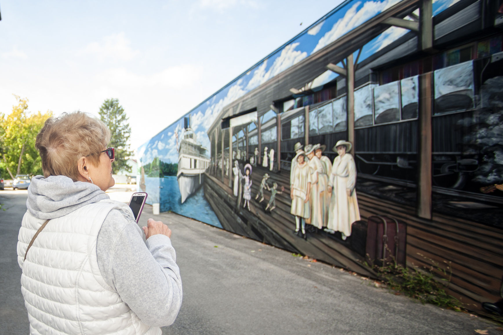 St. Lawrence River area mural artist goes with the artistic flow